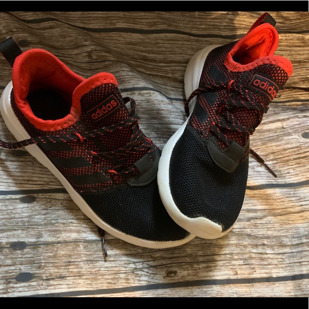 Boys size 3.5 adidas